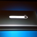 カメラはLumia 800と同じで、 35mm換算で焦点距離28mmに相当する画角の広さが特徴