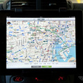 地図を広く見渡すことのできる9.7インチ＋XGAのディスプレイ。これまでのカーナビではなしえなかった大画面だ。