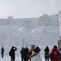 「さっぽろ雪まつり」明日開幕！大型雪像やジャンプ台に人だかり 画像