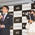 SoftBank 4G開始イベントで芸人が高速芸に挑戦