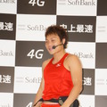 SoftBank 4G開始イベントで芸人が高速芸に挑戦