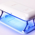 リチウム電池内蔵型ポータブル LED UVライト「ROSSO」