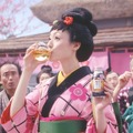 「まるで梅酒なノンアルコール」の新TV-CMに登場した栗山千明さん