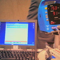 デジタルホスピタルに向けたソリューション「Mobile Point of care」（MPOC）のデモ。実際にその場で血圧を計測し、その結果をサーバに転送