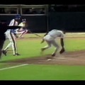 プレーを解説する動画