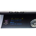 　日立リビングサプライは、デジタルオーディオプレーヤー「i.μ's」(アイミューズ)の新ラインアップとして、USBダイレクト端子を装備した1Gバイトフラッシュメモリ搭載モデル「HMP-G1」を12月8日に発売する。