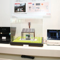 展示会場のPCから横須賀リサーチパーク（YRP）の試験機をコントロール。