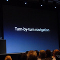 アップルの開発者向けイベントWWDC 2012（Apple World Wide Developpers Conference 2012）の基調講演、iOS 6のプレゼンテーションの様子。