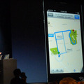 アップルの開発者向けイベントWWDC 2012（Apple World Wide Developpers Conference 2012）の基調講演、iOS 6のプレゼンテーションの様子。