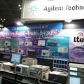 アジレント・テクノロジーのブース。同社の製品ラインナップのほか、世界初を謳うLTE-Advancedの計測装置も展示