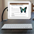 iPadをデスクに取り付けBluetoothキーボードと併用するイメージ（iPad・Bluetoothキーボードは別売）