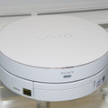 　ソニーは、米最大の国際家電見本市「CES 2007」に参考出品した円柱型のリビングPC「VAIO VGX-TP1」を東京・銀座ソニービルで先行展示中。米国発売は3月予定で、価格は1,600ドル（約192,000円）。