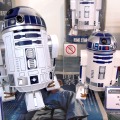 セガトイズ/ホームスターR2-D2 EX（向かって右）とセガトイズ/ホームスターR2-D2