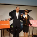 田中社長と剛力彩芽のフォトセッション（9月21日、iPhone 5発売）