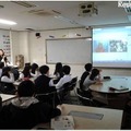 米国人教師と日本人教師の連携による授業の風景
