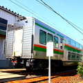 完成したばかりのE233系グリーン車(新津車両製作所)