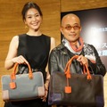 知花くららさんと竹中直人さんが、カスタマイズしたLOEWEのバッグを披露