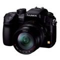 ミラーレスのレンズ交換式一眼カメラ「LUMIX」シリーズの最上位モデル。写真は「DMC-GH3A」