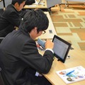 Windows 8搭載端末で授業を受ける前橋高校の生徒