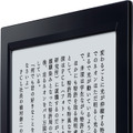 16階調のグレースケール、8段階の文字サイズに対応し、どんな角度からでも文字が読み取りやすい