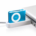 USB Travel Dock for iPod shuffle（2nd）、USBポート接続例（iPod Shuffle、PCは別売り）