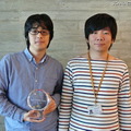 第3回mixi scrap challenge 2012優勝チームの原田 裕介氏(左)、株式会社ミクシィ 坂本典大氏(右)