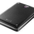 セキュリティと耐衝撃性に優れたポータブルHDD「HDPD-SUTシリーズ」。500GBモデルと1TBモデルが用意される