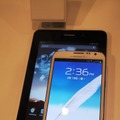 GALAXY Note II(上)と比べるとやはり大きい