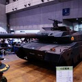 今年の目玉は防衛省ブースに持ち込まれた本物の戦車。