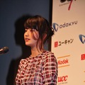 「日本シアタースタッフ映画祭」の授賞式でスピーチをする橋本愛