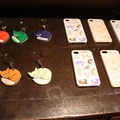カフェ キツネで取扱っているキツネのキーホルダーとiPhoneケース