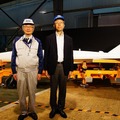 JAXAの吉田憲司・D-SENDプロジェクトチームマネージャー（右）と、製造を担当した富士重工・航空宇宙カンパニーの加茂圭介・航空機設計部長