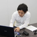 ウェブ会議中。日本-インドネシアを感じさせないチャットや資料のやりとりを実現していた