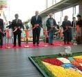 GWはバラの花びらで作った絵画に囲まれて光体験−新宿タカシマヤでインフィオラータ開催