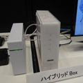 Android OS搭載の「Smart TV Box」（写真右側）