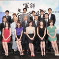 2014年NHK大河ドラマ「軍師官兵衛」キャスト発表会見／後列向かって左から：田中圭（石田三成役）、濱田岳（栗山善助役）、速水もこみち（母里太兵衛役）、高橋一生（井上九郎右衛門役）、塚本高史（後藤又兵衛役）、永井大（母里武兵衛役）。中列：吹越満（足利義昭役）、春風亭小朝（明智光秀役）、竜雷太（黒田重隆役）、塩見三省（母里小兵衛役）、田中哲司（荒木村重役）。前列：吉本実憂（栄姫役）、桐谷美玲（だし役）、内田有紀（お濃役）、高岡早紀（お紺役）、南沢奈央（おたつ役）