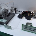 沖電気の設備保全管理デモ：ファンに取り付けた加速センサーのデータをZigBeeで収集するもの（沖電気ブース内にて）。工場やプラントにおいて、これまで管理されていない多数の補機の保全管理を実現するソリューション