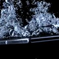 ティザー動画では水中の写真も。防水性能をアピールする