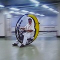 【CEATEC 2013 Vol.20】デンソーのユニークな一輪ビークル「moon！」［動画］ 画像