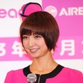 篠田麻里子がCAに（10月27日、成田空港）