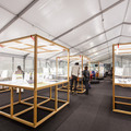 東京デザイナーズウィーク開催中。三陽商会が100年コート展示