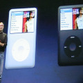 iPod classicについて説明するジョブズ氏