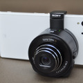 レンズスタイルカメラ“サイバーショット”「DSC-QX10」を装着したところ