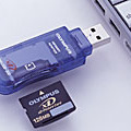 オリンパス、USB2.0対応のスティック型xDピクチャーカードリーダー/ライターとxDピクチャーカードのセット製品 画像