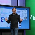 「Microsoft Azure」プレビューポータルをプレゼンテーションする、マイクロソフト社Azureアプリケーション・プラットフォーム本部長のビル・ステイプルス。