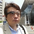 Google Glassを試す筆者