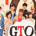 右から飯塚健監督＆山本裕典＆城田優＆田山涼成＆黒木瞳＆AKIRA＆比嘉愛未／「GTO」制作発表会見