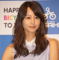 サイクルベースあさひの新CM発表会に出席した堀北真希さん