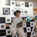 「TeNQ」のテープカットを務めた篠原ともえさん