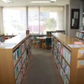 本町公民館の図書室内部